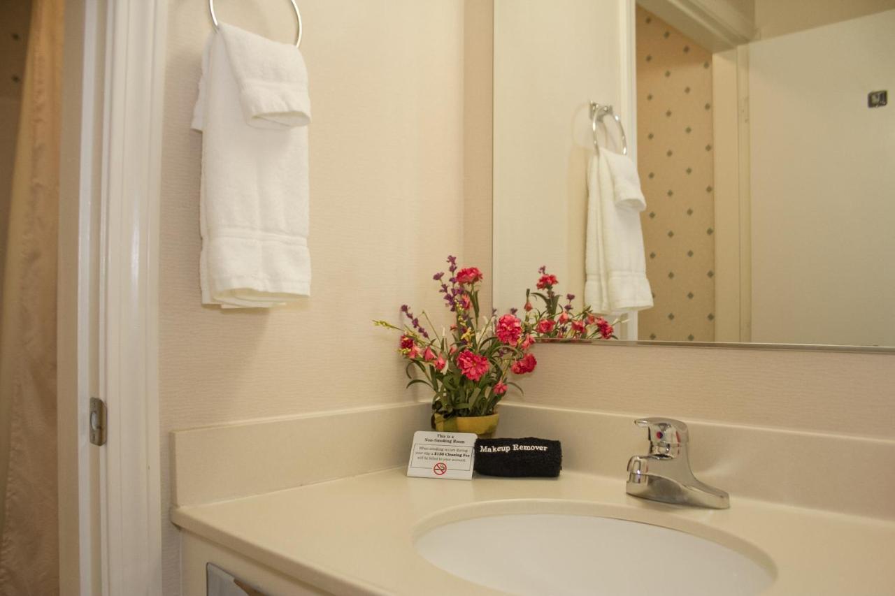 Flagship Inn Boothbay Harbor Extérieur photo